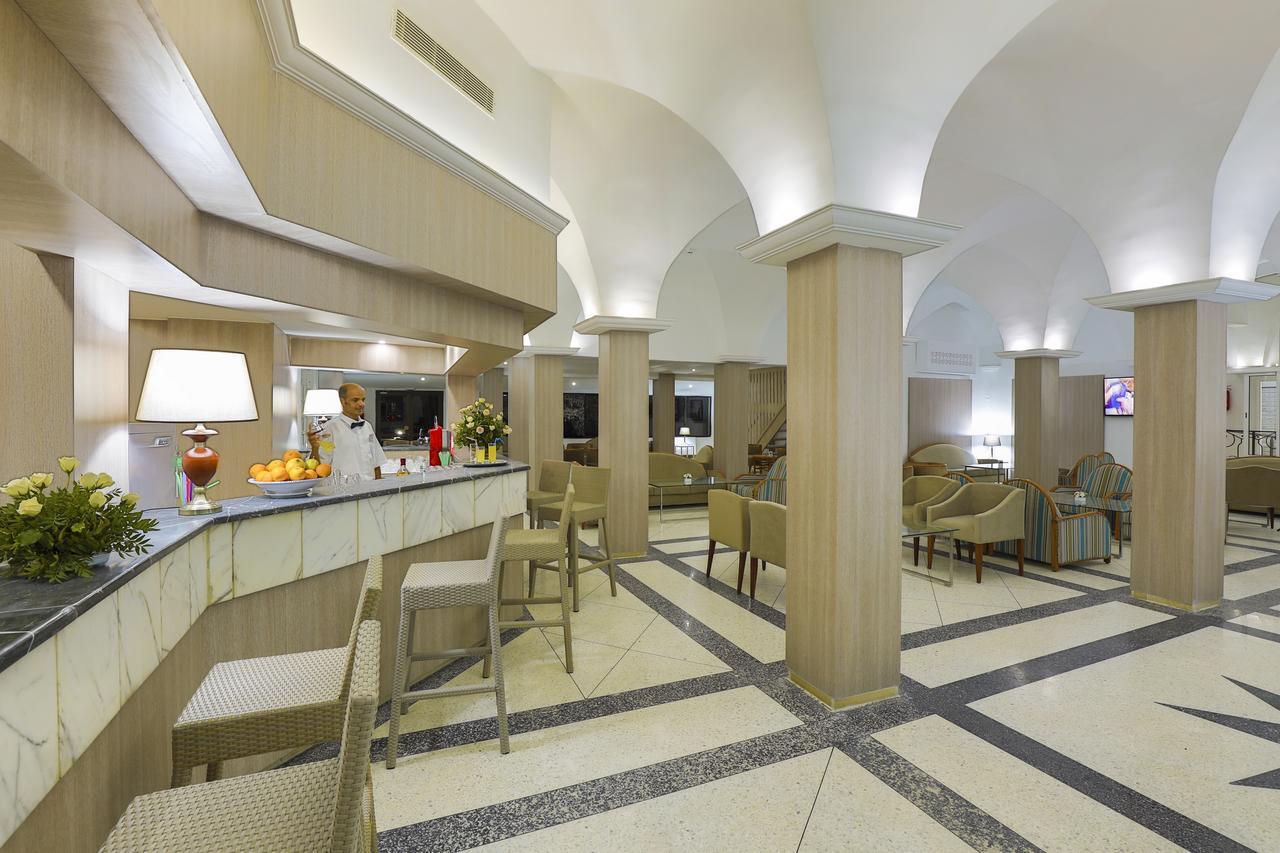 Hari Club Hotel